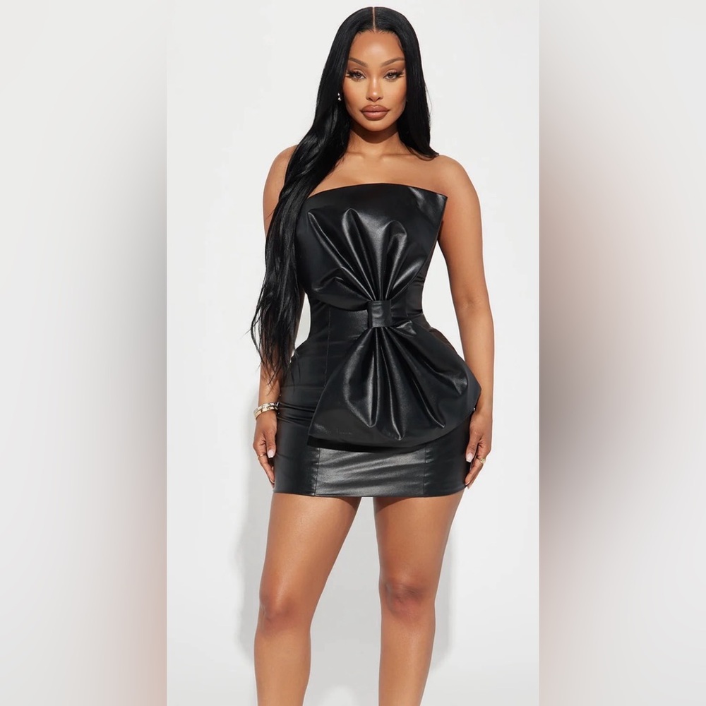 Fashion Nova Black Strapless Faux Leather Mini Dress with Sculpted Bow